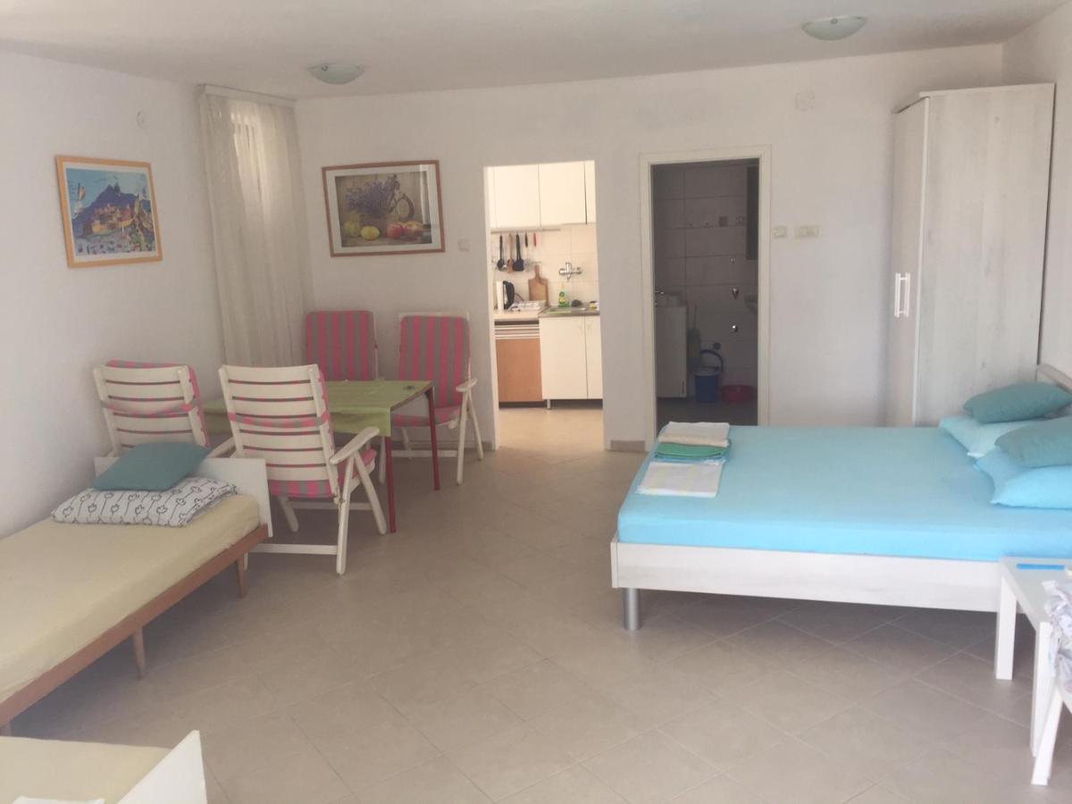 Apartment Perla - 150M From The Sea Novi Vinodolski Exterior foto